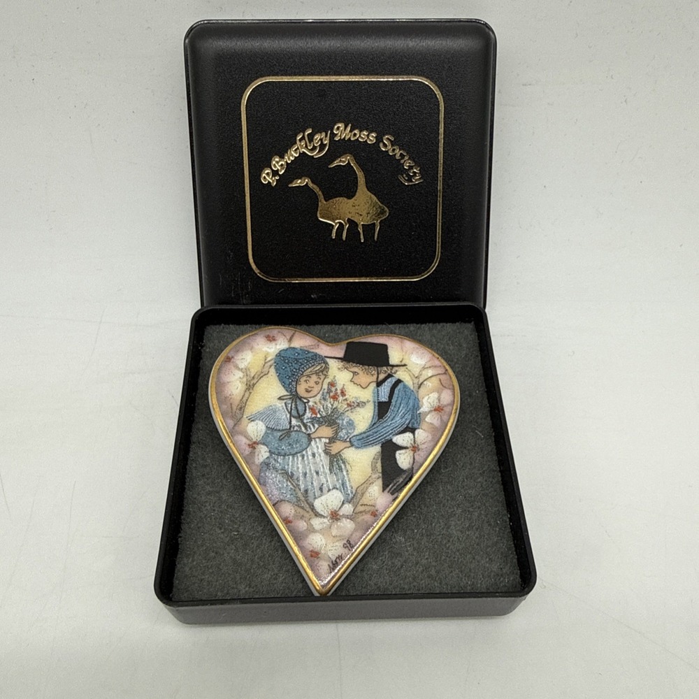 P. Buckley Moss Society APPLE BLOSSOM LOVE 1998 Collectible Membership Pin